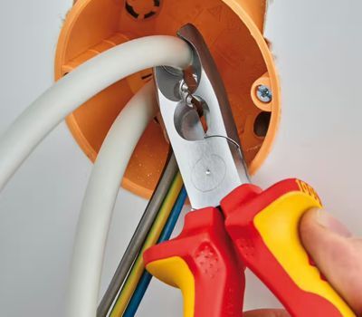 elektroinstallation werbeblock abisolierzangen Produktbild elektroinstallation werbeblock abisolierzangen