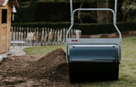 garten garten handwerkzeug gartenwalze streuwagen teaser