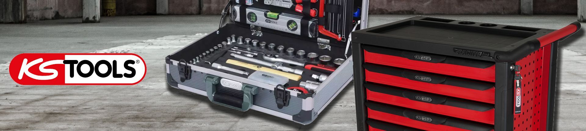 KS Tools Werkzeugkoffer bestückt und Werkzeugwagen in Nahaufnahme KS Tools Werkzeugkoffer bestückt und Werkzeugwagen in Nahaufnahme