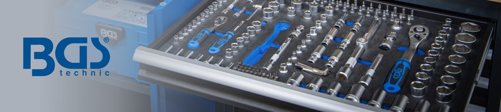 Handwerkzeuge von BGS Technic in einer geöffneten Werkzeugschrankschublade Handwerkzeuge von BGS Technic in einer geöffneten Werkzeugschrankschublade