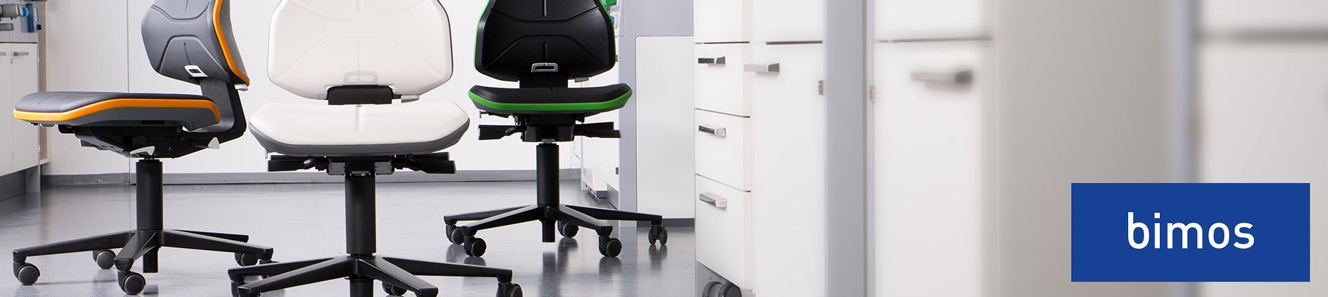 Drei Bimo Arbeitsstühle vom Modell Neon in einem Büro Drei Bimo Arbeitsstühle vom Modell Neon in einem Büro