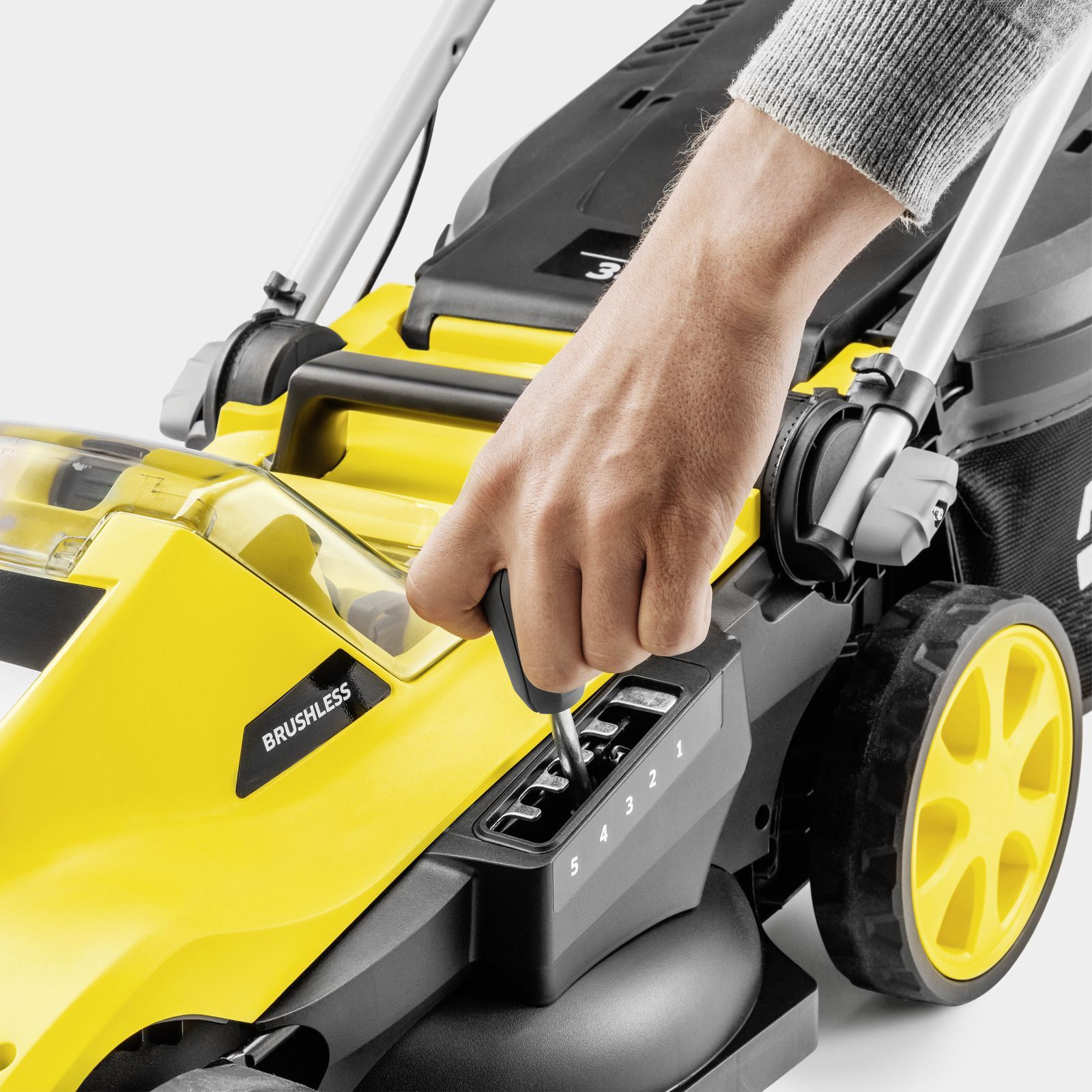 Kärcher Akku Rasenmäher LMO 3-18 Battery Set Einstellungen am Gerät per Hebel