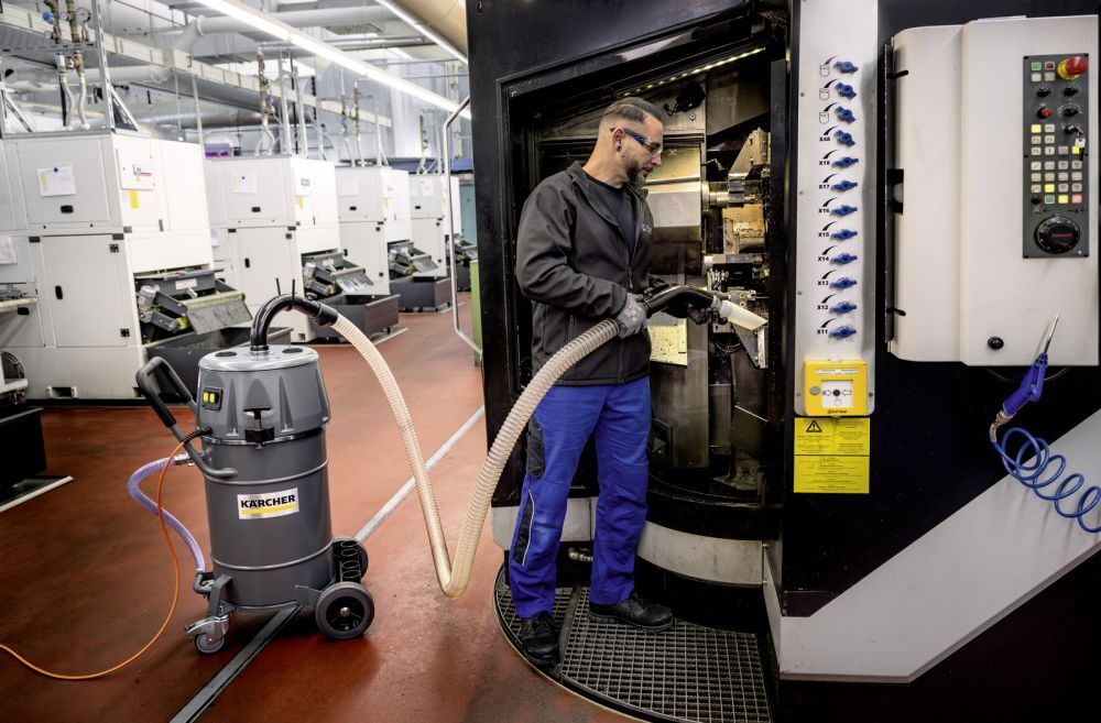 Kärcher Industriesauger IVR-L 65/24-2 mit Zubehör Produktbild Kärcher Industriesauger IVR-L 65/24-2 mit Zubehör bild 3