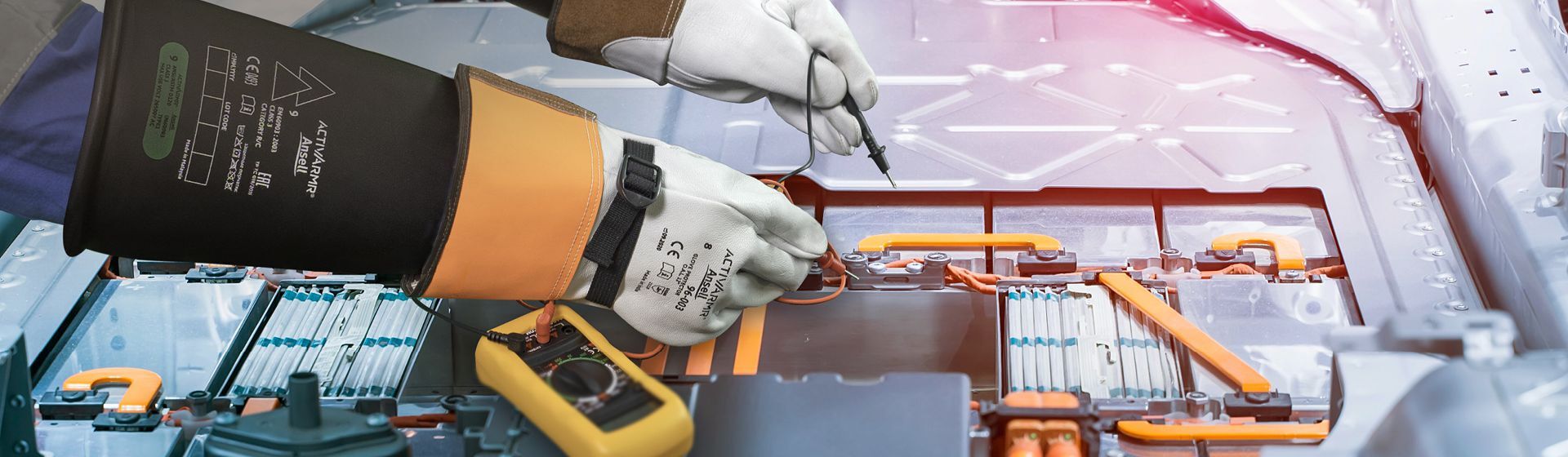 Ansell Hitzeschutzhandschuhe in Aktion Ansell Hitzeschutzhandschuhe in Aktion