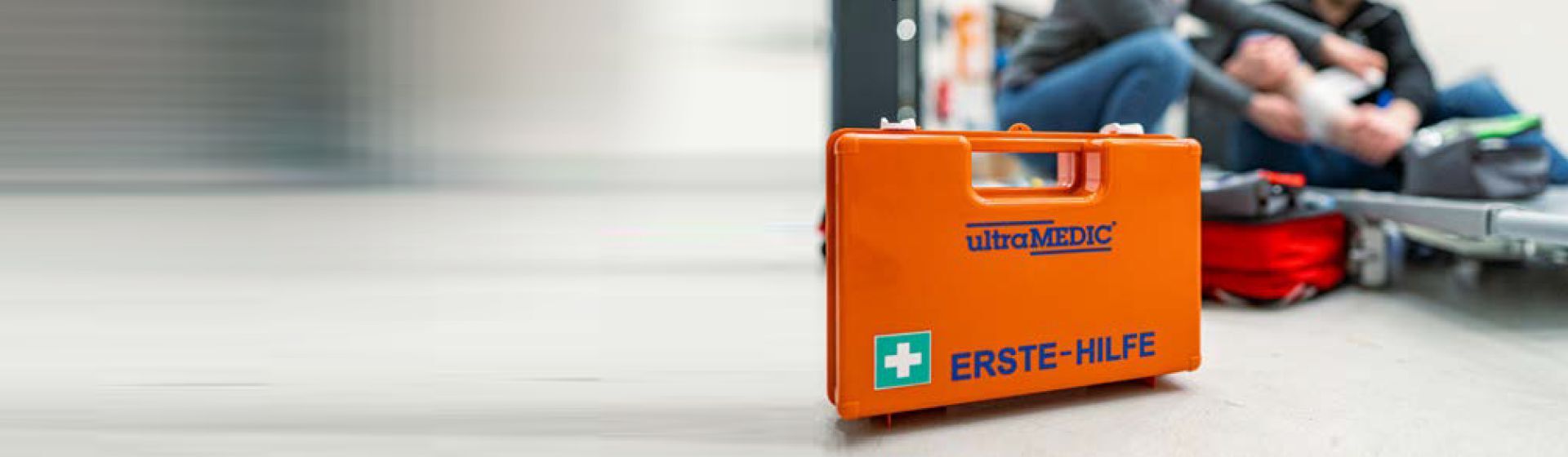 Orangefarbener Erste-Hilfe-Koffer von Ultramedic Orangefarbener Erste-Hilfe-Koffer von Ultramedic