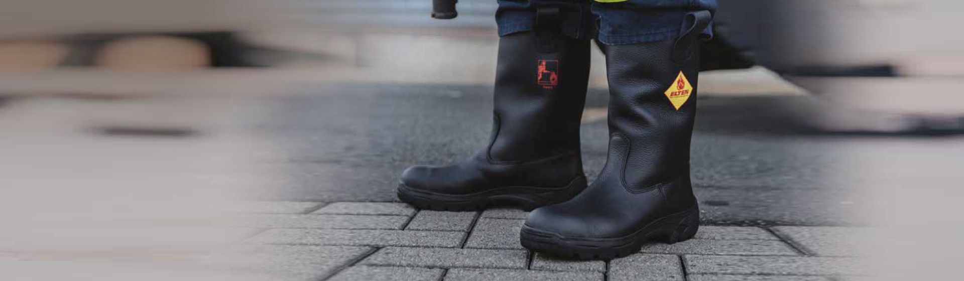 Elten Feuerwehrstiefel in Nahaufnahme Elten Feuerwehrstiefel in Nahaufnahme