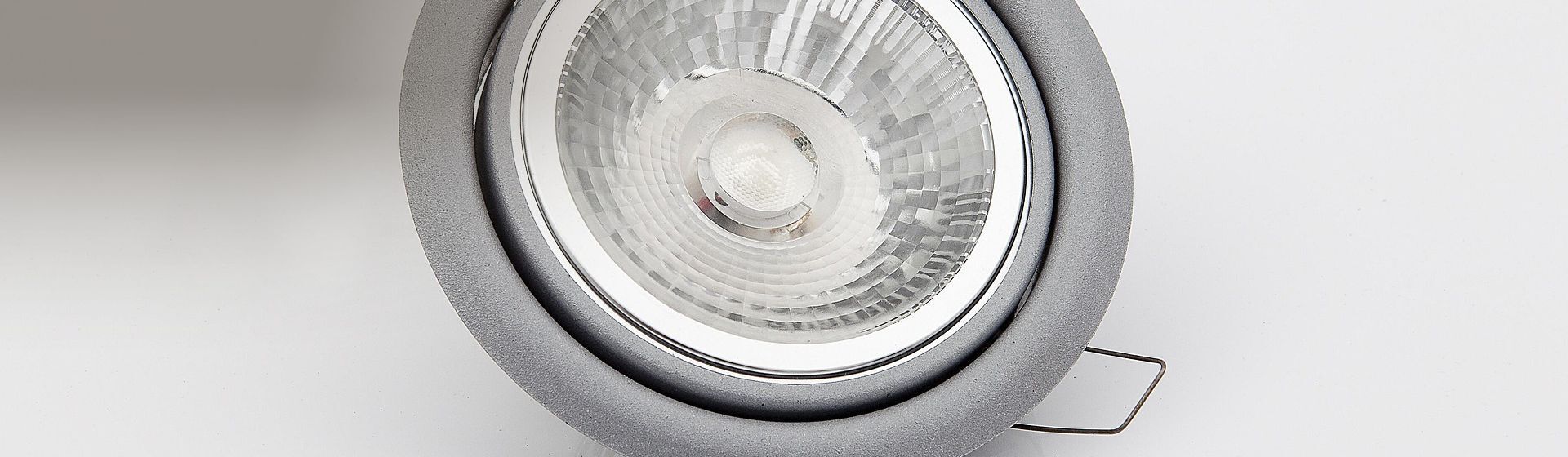 Silberfarbene LED Einbauleuchte