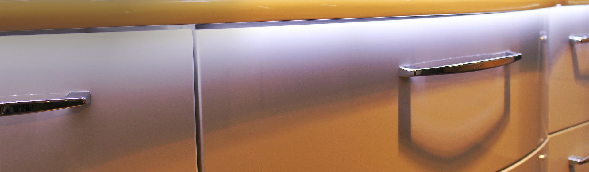 LED Leuchtprofil an einem Schrank