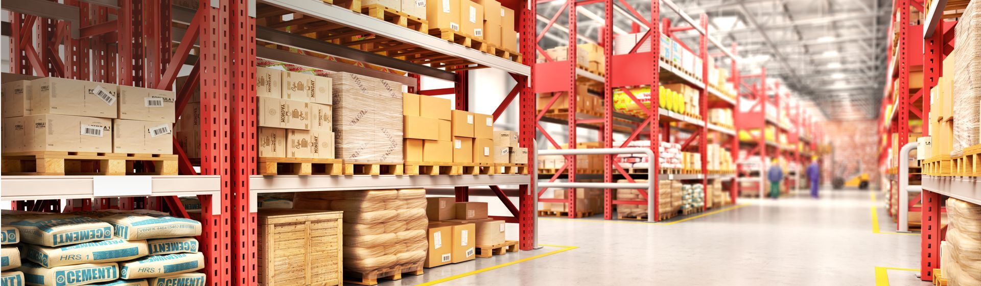 Blick in eine Lagerhalle mit roten Regalen Blick in eine Lagerhalle mit roten Regalen