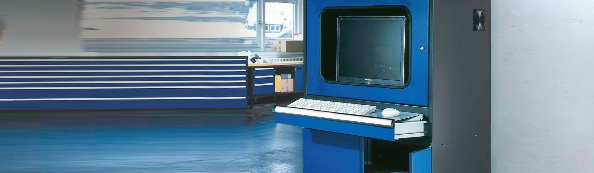C + P Computerschrank in Nahaufnahme C + P Computerschrank in Nahaufnahme