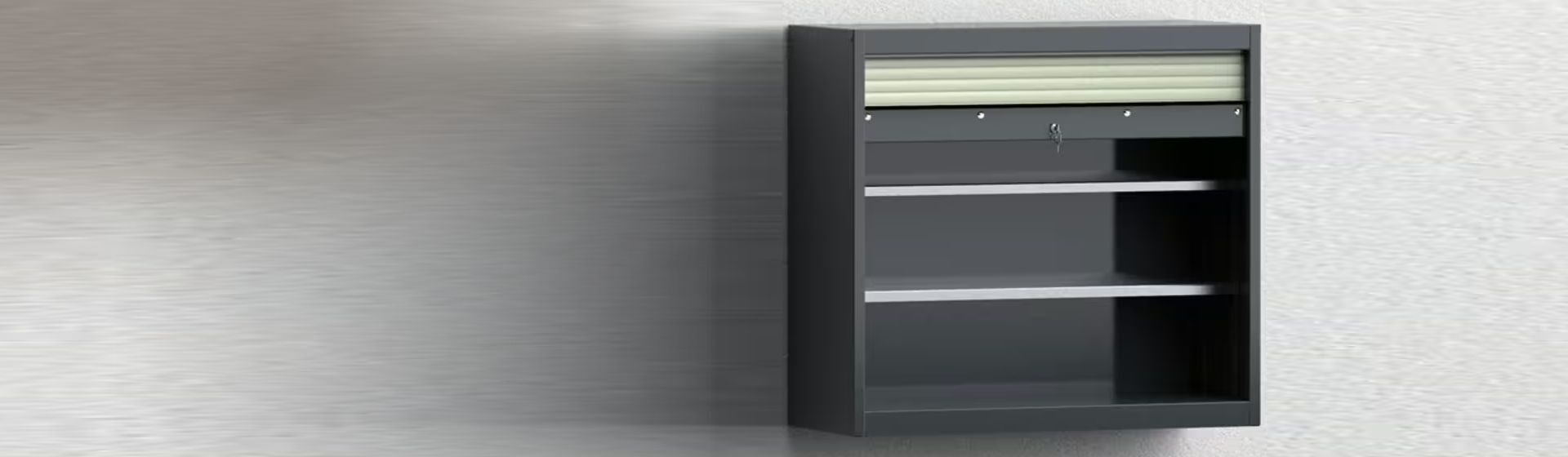 Dunkelgrauer Hängeschrank von KLW an einer Wand montiert