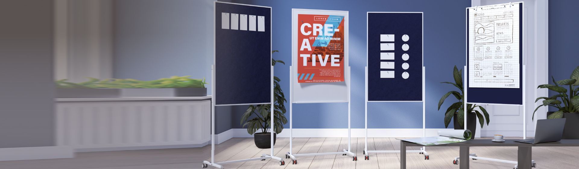 Vier Flipcharts von Magnesium in einem Büro Vier Flipcharts von Magnesium in einem Büro