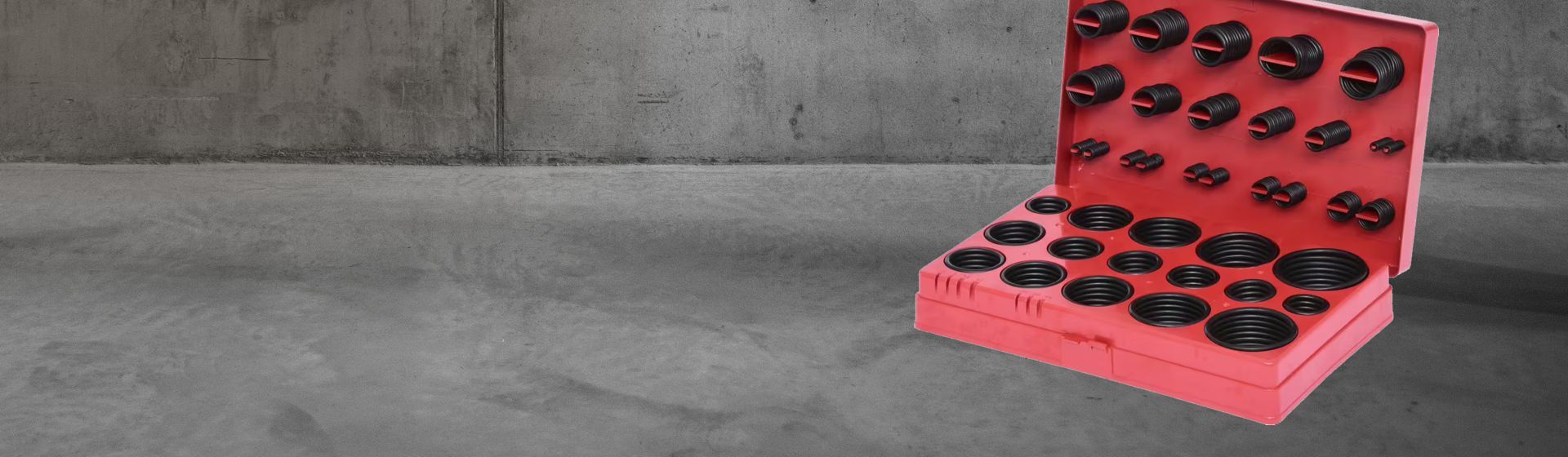 Roter Sortimentskasten von KS Tools bestückt mit schwarzen Ringen Roter Sortimentskasten von KS Tools bestückt mit schwarzen Ringen