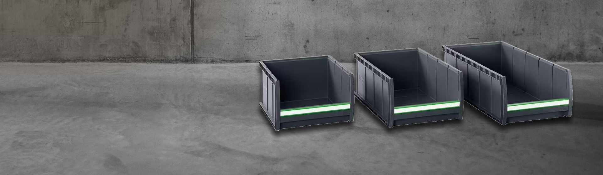 Drei schwarze Bott Sichtlagerkästen Drei schwarze Bott Sichtlagerkästen