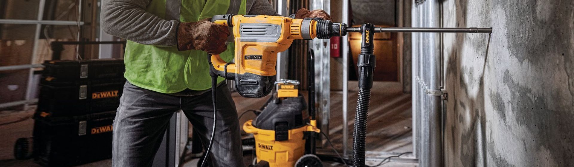 Dewalt Bohrhammer in Aktion Dewalt Bohrhammer in Aktion