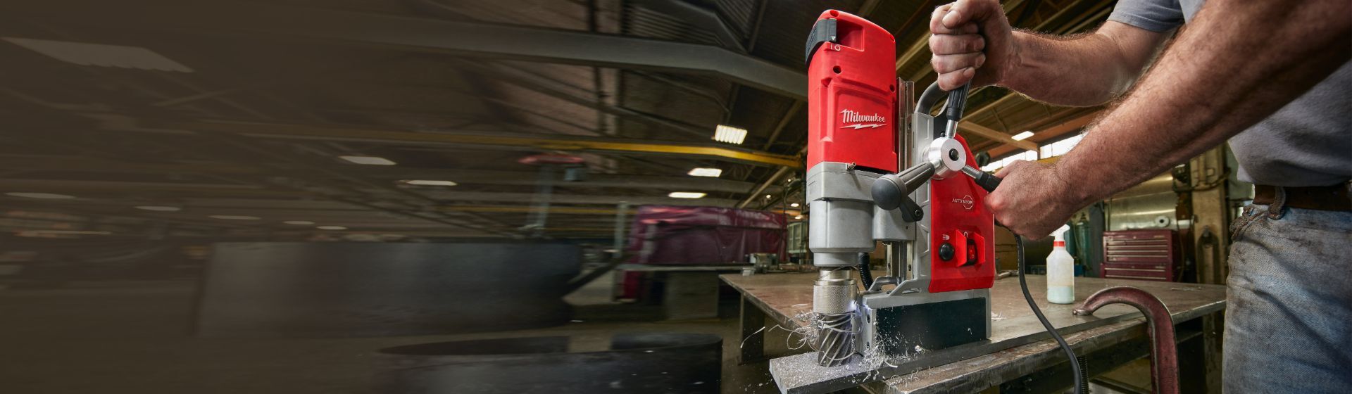 Milwaukee Magnetkernbohreinheit MD 41 im Einsatz Milwaukee Magnetkernbohreinheit MD 41 im Einsatz