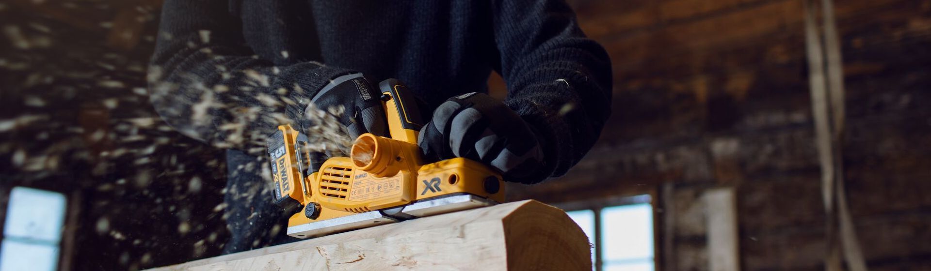 Dewalt Hobelmaschine in Aktion Dewalt Hobelmaschine in Aktion