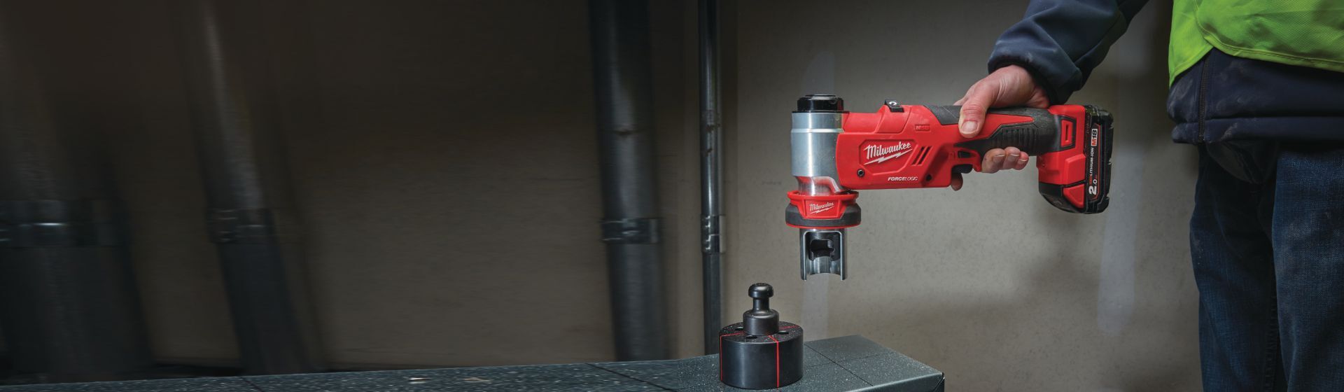 Milwaukee FORCE LOGICTM Hydraulische Akku-Lochstanze Milwaukee FORCE LOGICTM Hydraulische Akku-Lochstanze