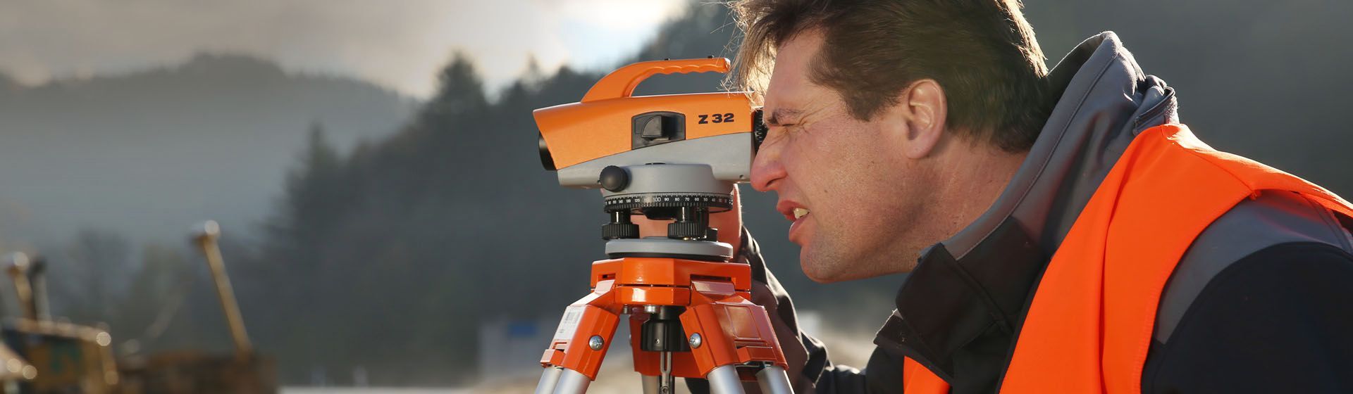 Nivelliergerät von Nedo im Einsatz Nivelliergerät von Nedo im Einsatz