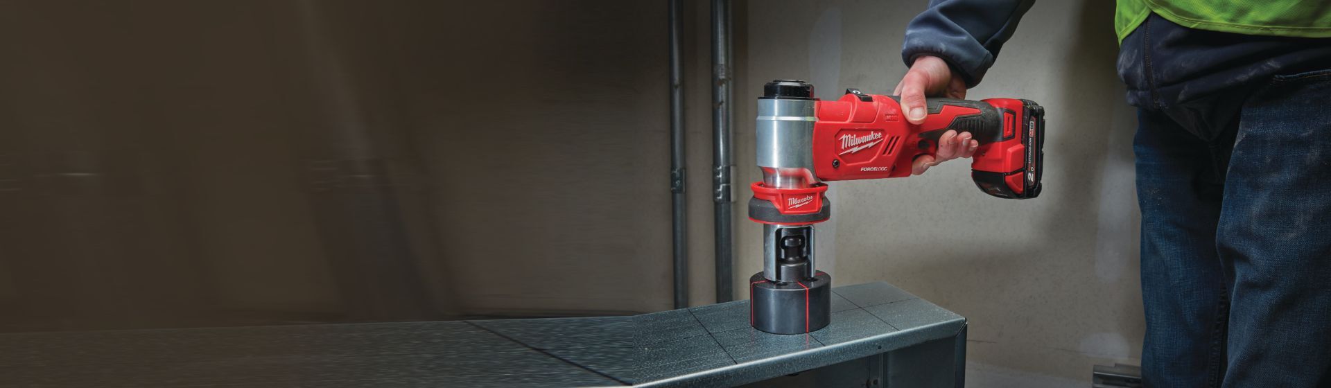 Milwaukee Bürstenloser Akku-Lochstanzer M18 HKP/2.0 Ah