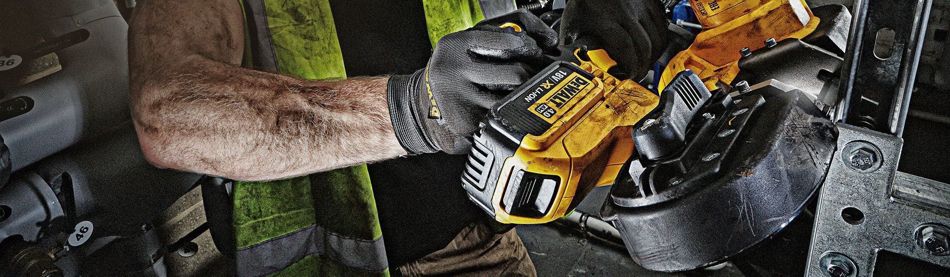 Dewalt Bandsäge in Aktion