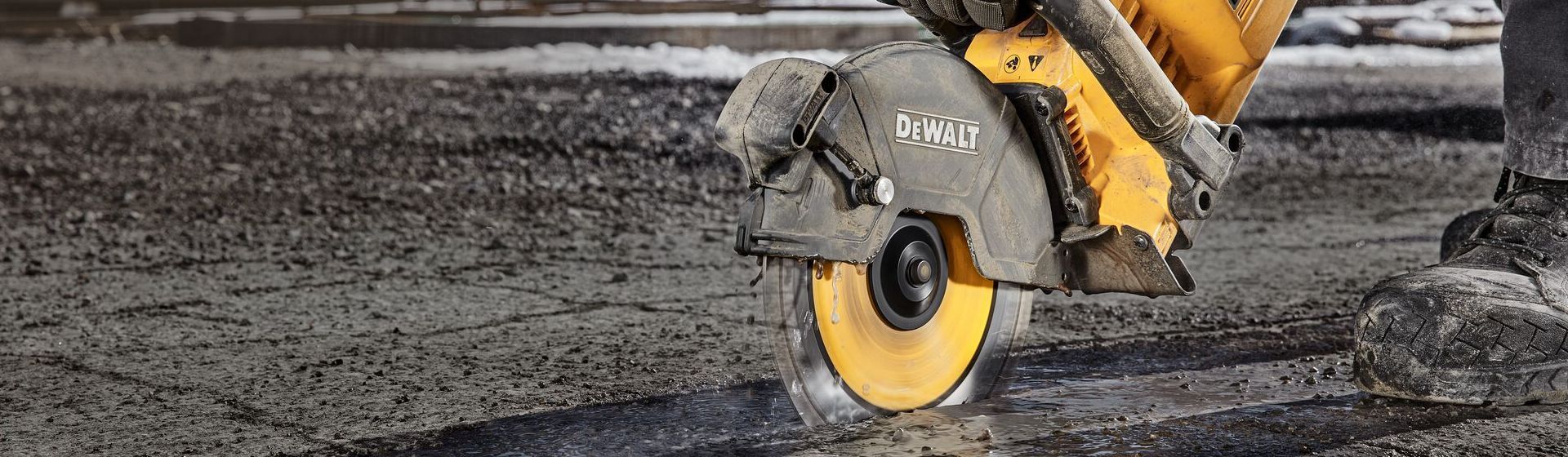 Dewalt Säge in Aktion Dewalt Säge in Aktion
