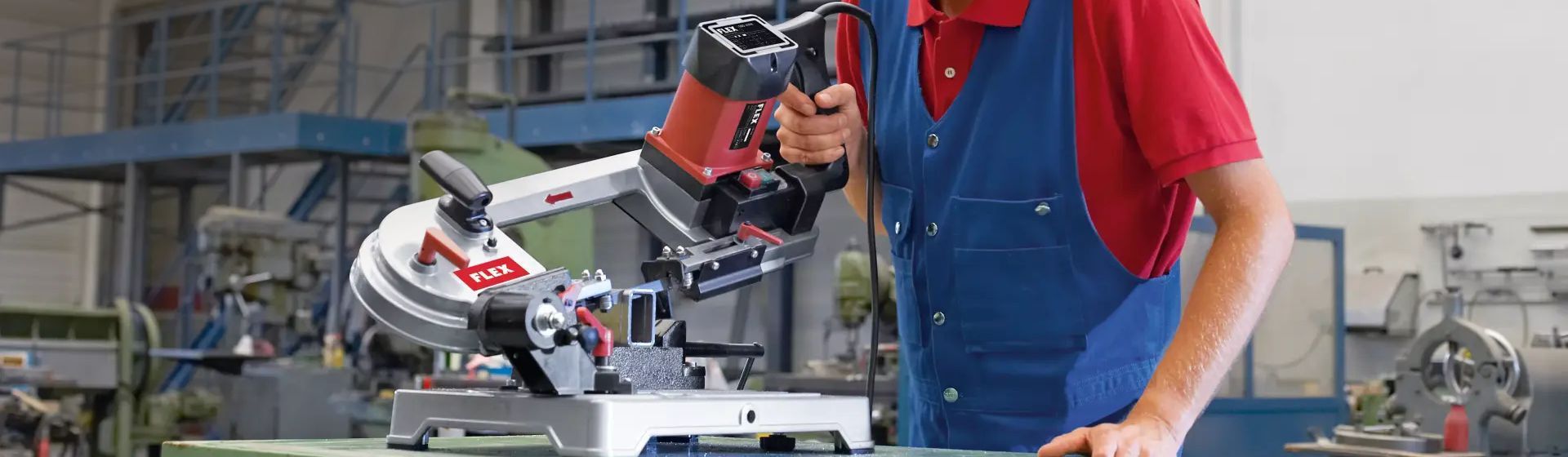 Flex Metallbandsäge im Einsatz Flex Metallbandsäge im Einsatz