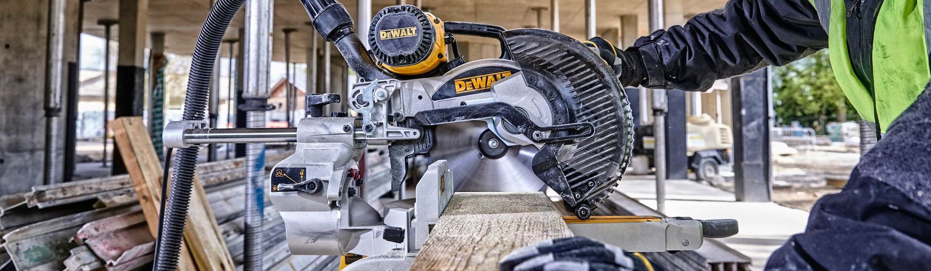 Dewalt Paneelsäge im Einsatz Dewalt Paneelsäge im Einsatz