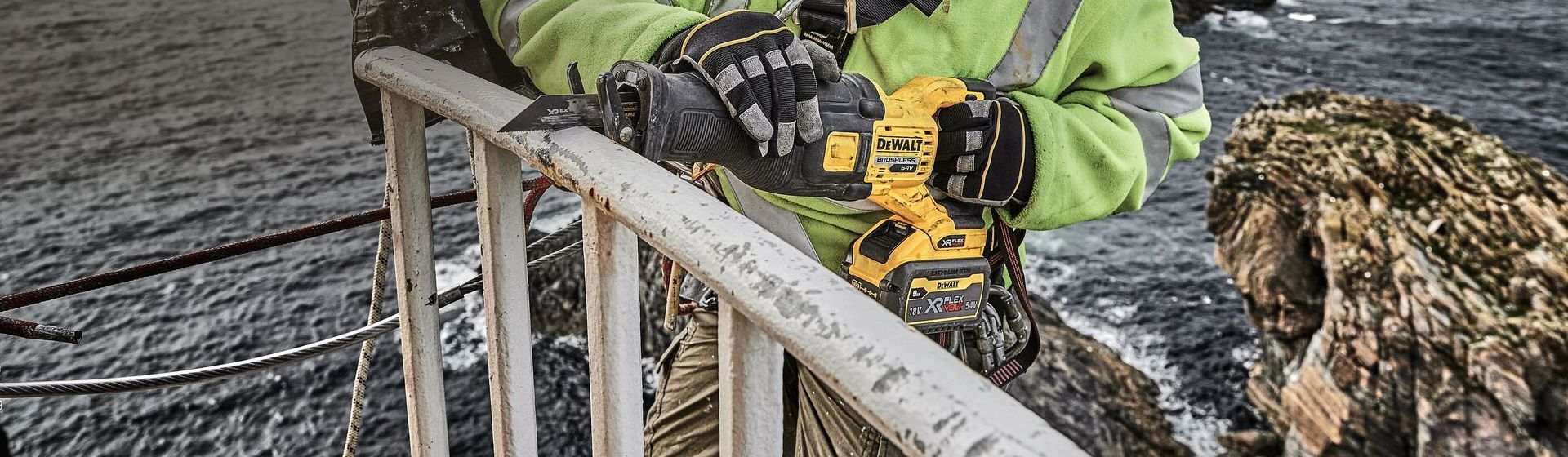 Dewalt Säbelsäge in Aktion Dewalt Säbelsäge in Aktion