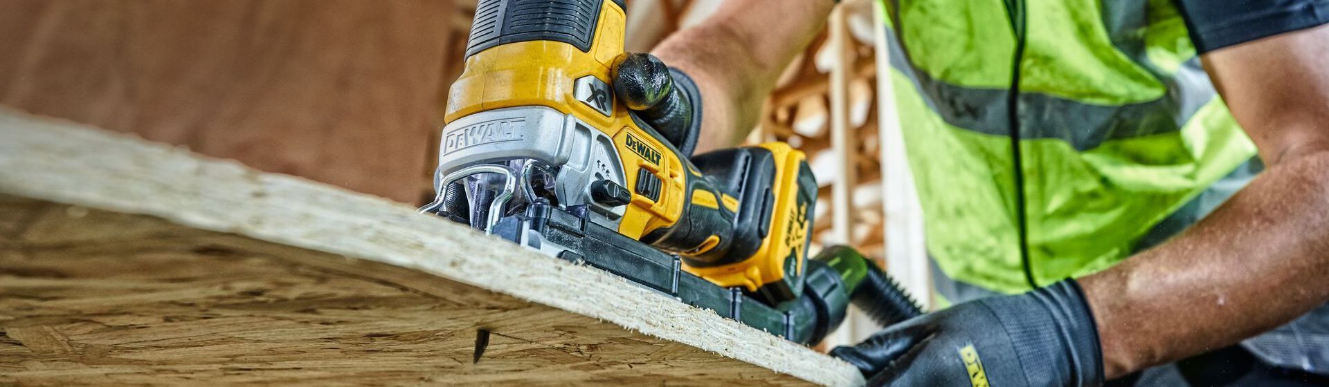 Dewalt Stichsäge in Aktion Dewalt Stichsäge in Aktion