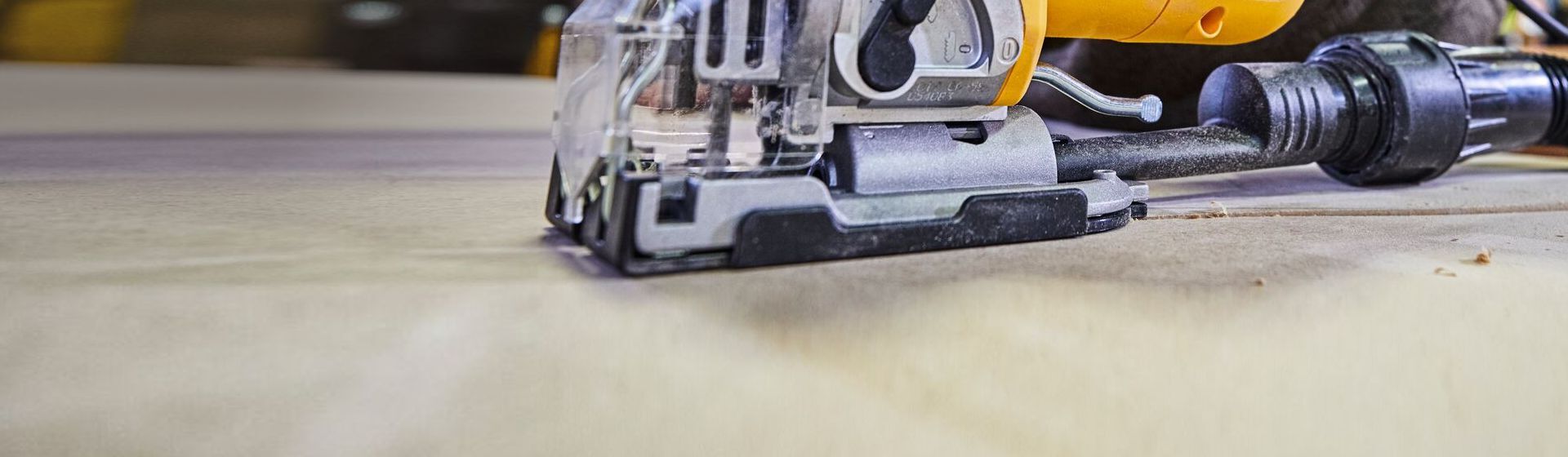 Dewalt Stichsäge in Aktion Dewalt Stichsäge in Aktion