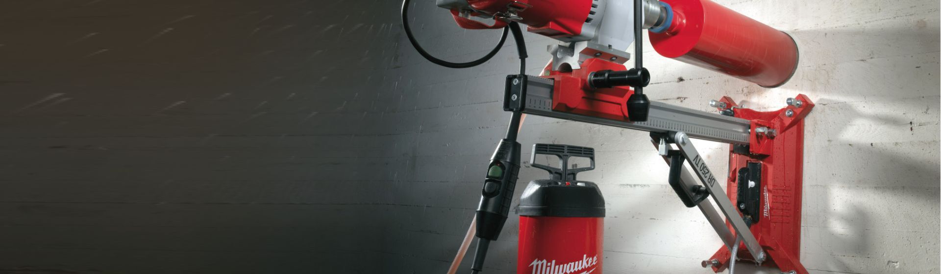 Kernbohrständer Milwaukee DR 250 TV im Einsatz Kernbohrständer Milwaukee DR 250 TV im Einsatz