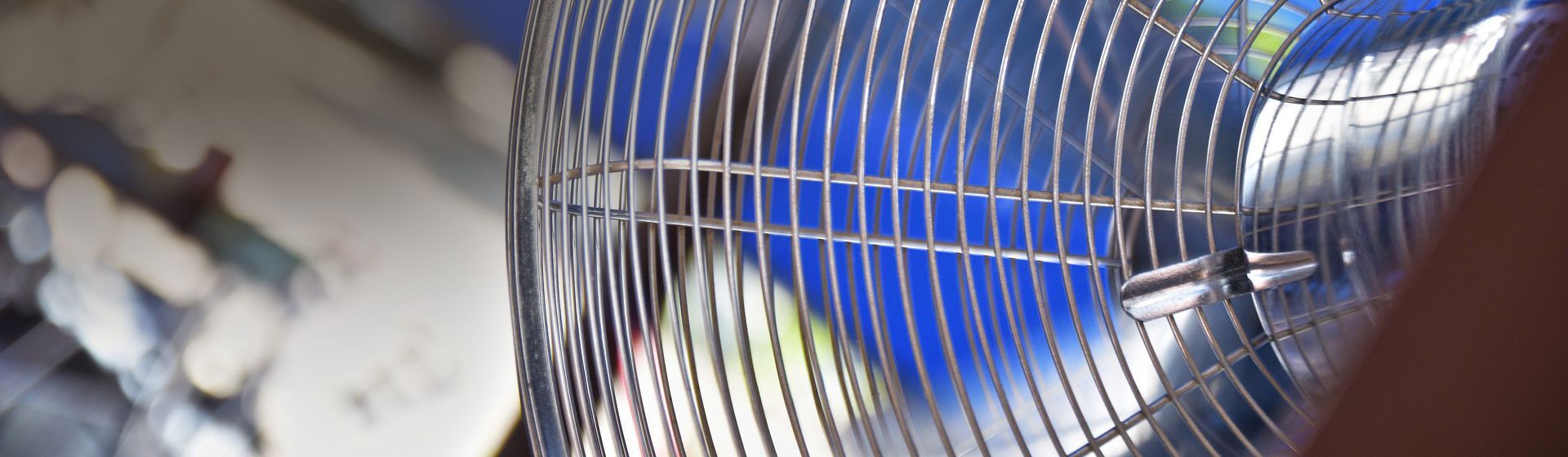 Ventilator in Nahaufnahme von hinten fotografiert Ventilator in Nahaufnahme von hinten fotografiert