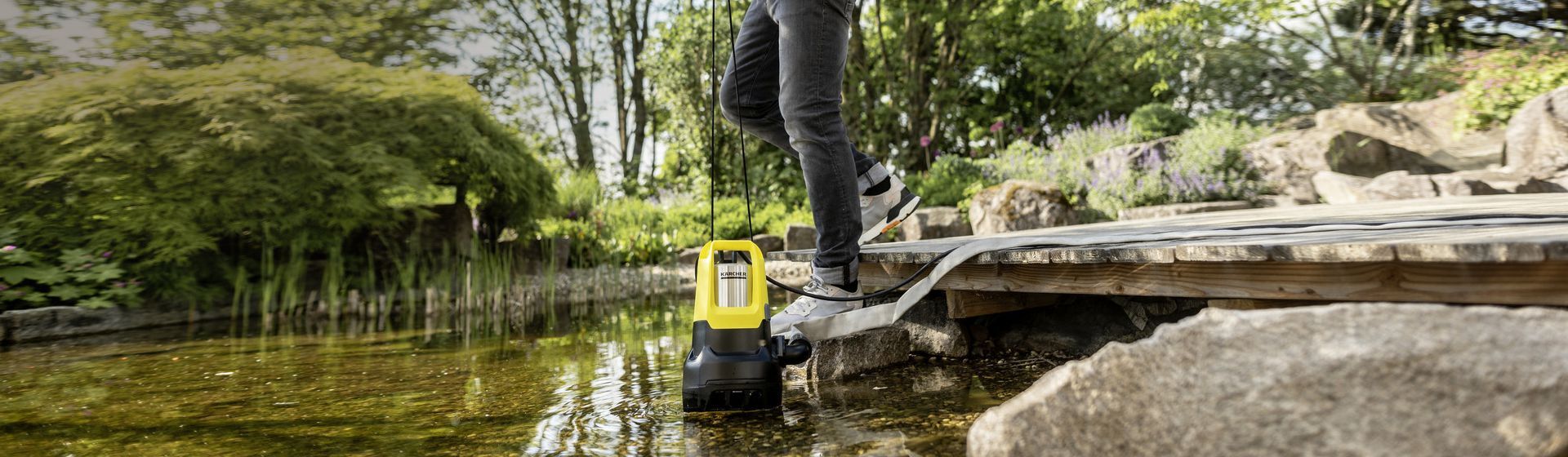 Kärcher Gartenpumpe in einem Teich Kärcher Gartenpumpe in einem Teich