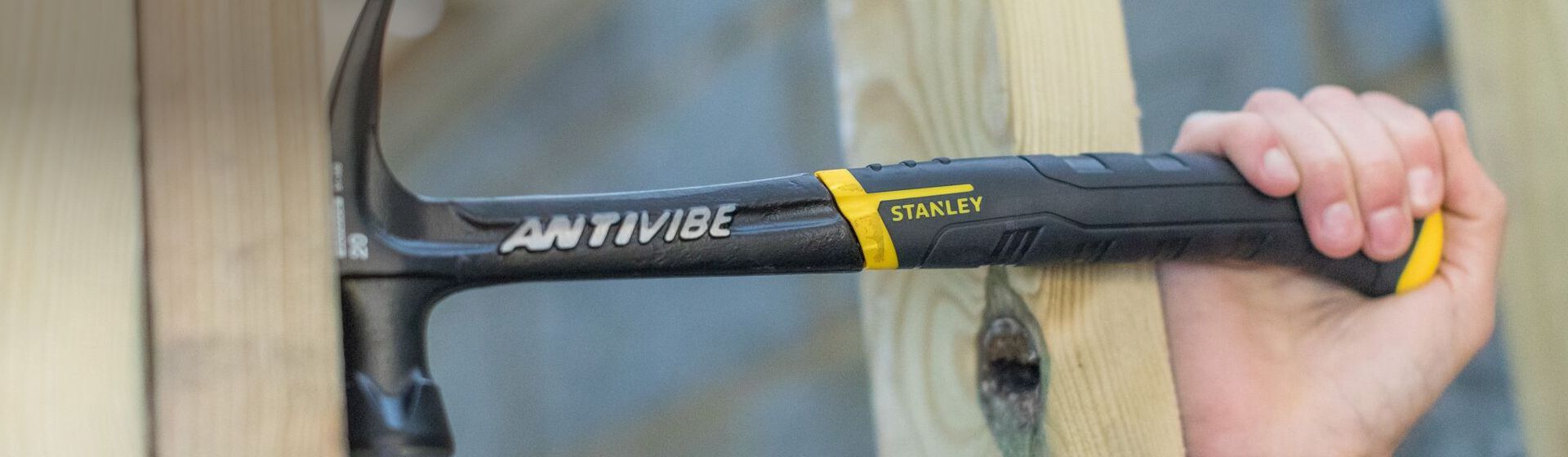 Schwarzer Hammer mit Antivibe Technologie von Stanley Schwarzer Hammer mit Antivibe Technologie von Stanley