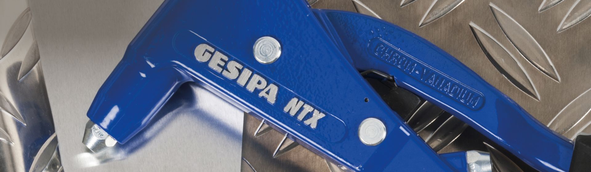 Gesipa Handnietzange in Nahaufnahme Gesipa Handnietzange in Nahaufnahme