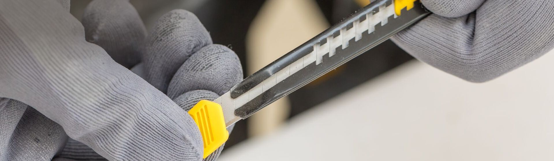 Klingenwechsel bei einem Stanley Cuttermesser Klingenwechsel bei einem Stanley Cuttermesser