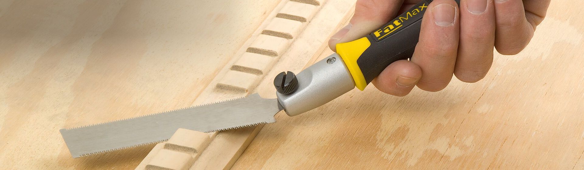 Holzbearbeitung mit einer Japan Säge von Stanley Fatmax Holzbearbeitung mit einer Japan Säge von Stanley Fatmax