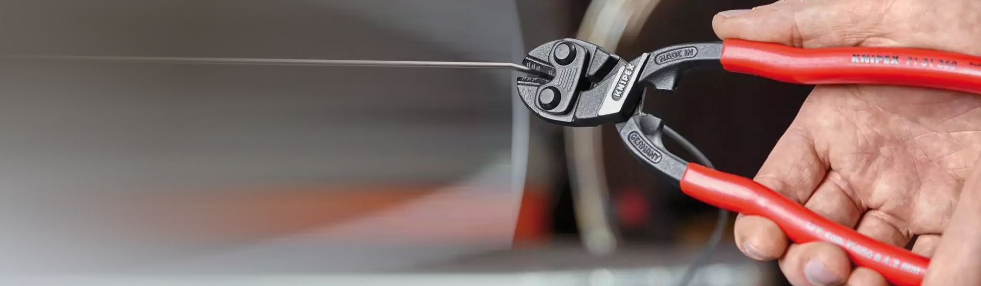 Knipex Bolzenschneider in Aktion Knipex Bolzenschneider in Aktion