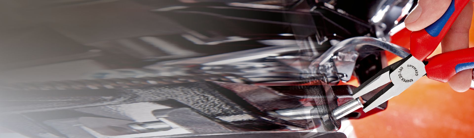 Knipex Flachzange in Nahaufnahme Knipex Flachzange in Nahaufnahme