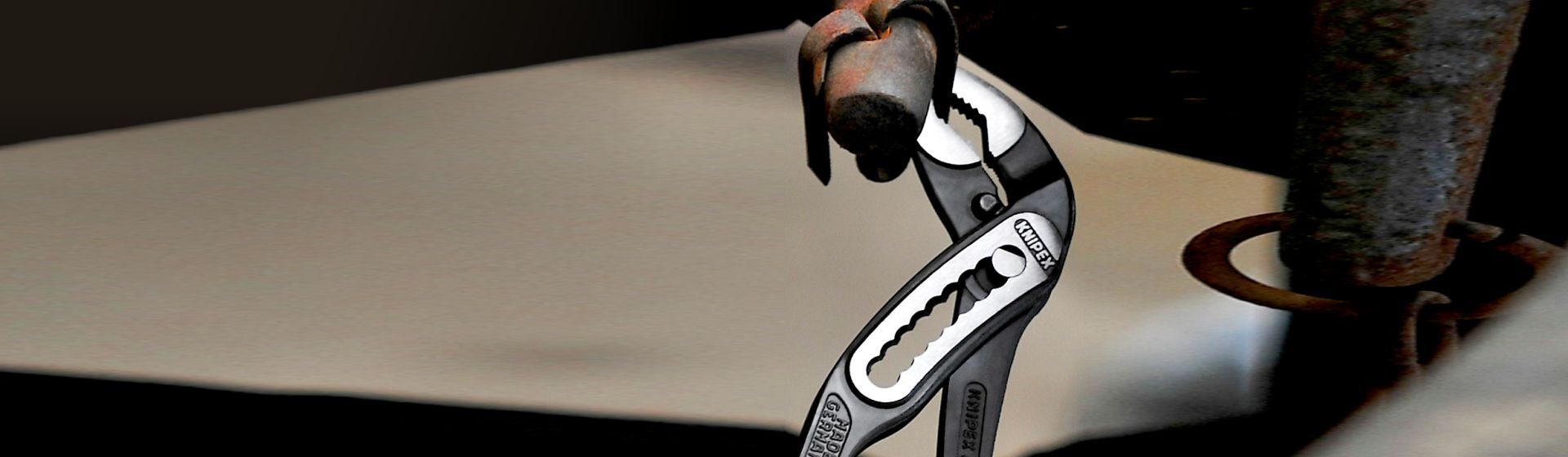 Knipex Wasserpumpenzange in Nahaufnahme Knipex Wasserpumpenzange in Nahaufnahme