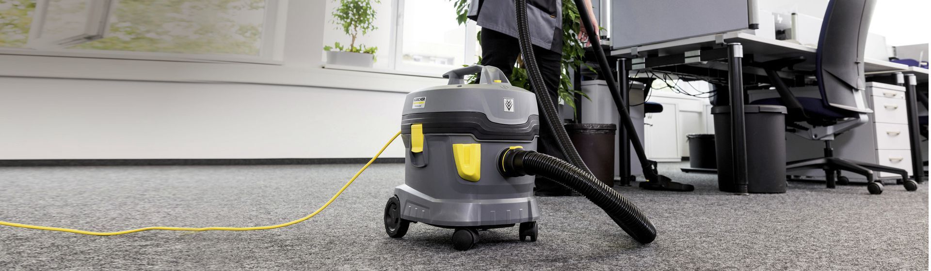 Kärcher Professional Industriesauger bei Büroreinigung Kärcher Professional Industriesauger bei Büroreinigung