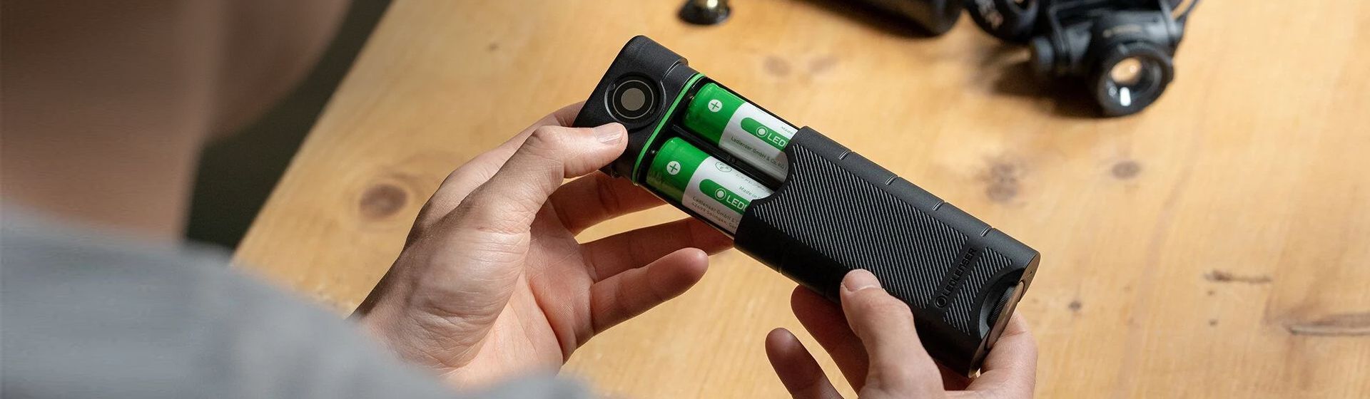 Ledlenser Ladegerät mit Akkus
