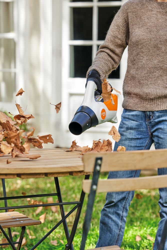 STIHL Akku Laubbläser BGA 30 mit 2x Akku AS 2 und Ladegerät AL 1 Produktbild STIHL Akku Laubbläser BGA 30 mit 2x Akku AS 2 und Ladegerät AL 1 bild 6