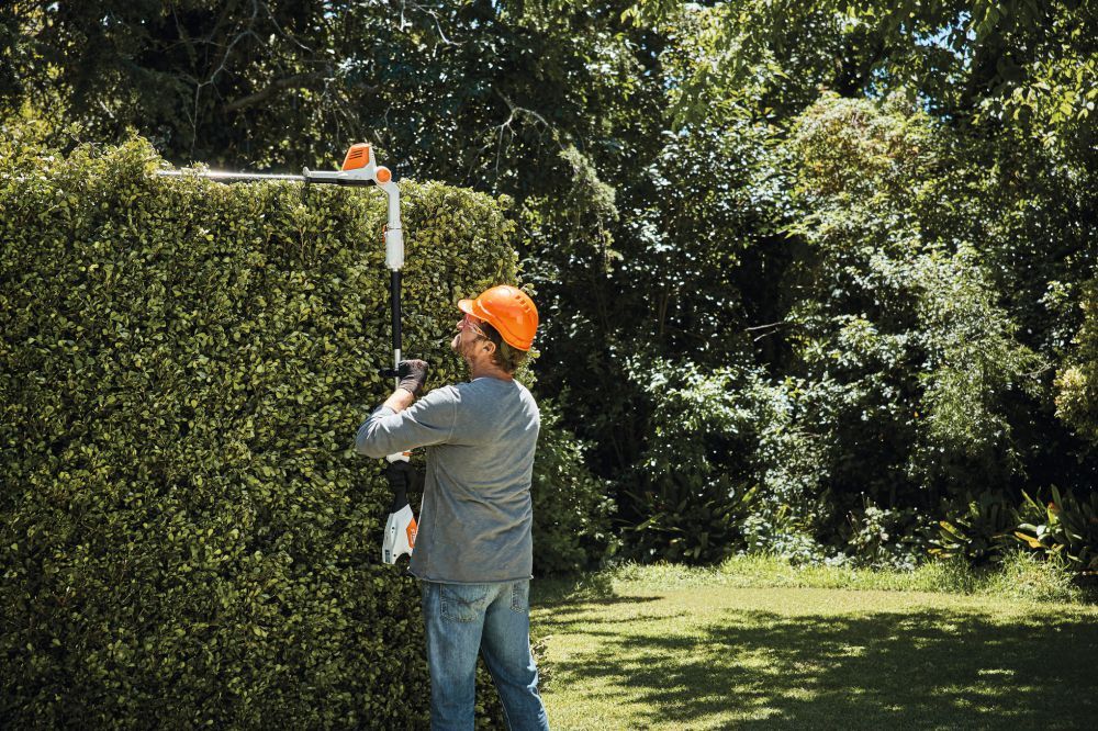 STIHL Akku Heckenschere HLA 56 mit AK 20 und Ladegerät AL 101 Produktbild STIHL Akku Heckenschere HLA 56 mit AK 20 und Ladegerät AL 101