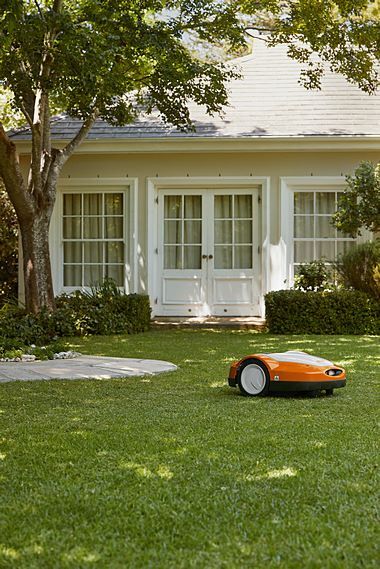 Stihl Mähroboter RMI 632 P für große Rasenflächen Stihl Mähroboter RMI 632 P für große Rasenflächen