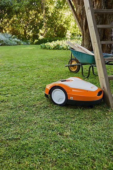 Stihl Mähroboter RMI 632 P für große Rasenflächen Stihl Mähroboter RMI 632 P für große Rasenflächen