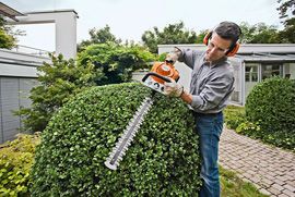 Stihl Heckenschere Benzin HS 46 Schnittlänge 45 cm Produktbild Stihl Heckenschere Benzin HS 46 Schnittlänge 45 cm bild 2