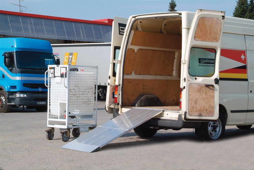 Altec Verladeschiene Alu 200Kp L3000xB400mm o.Rand Altec Verladeschiene Alu 200Kp L3000xB400mm o.Rand