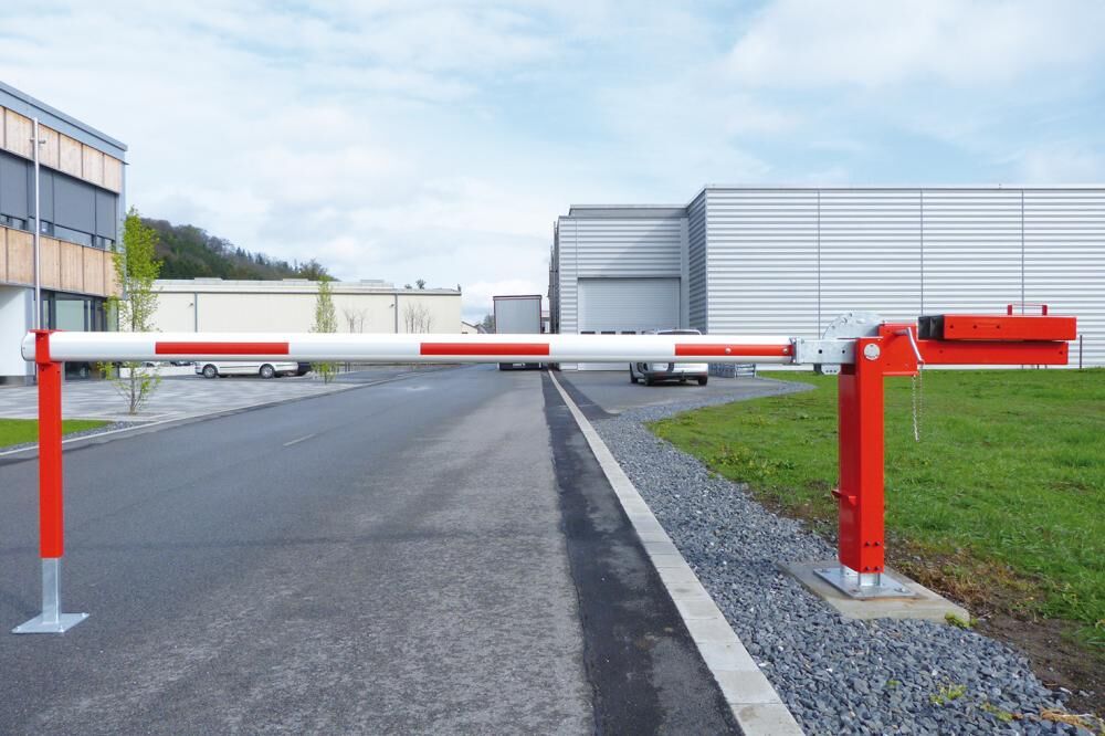 Mannus Wegesperre 450 rot weiss 4,66 m lichte Weite Beton Produktbild Mannus Wegesperre 450 rot weiss 4,66 m lichte Weite Beton bild 2